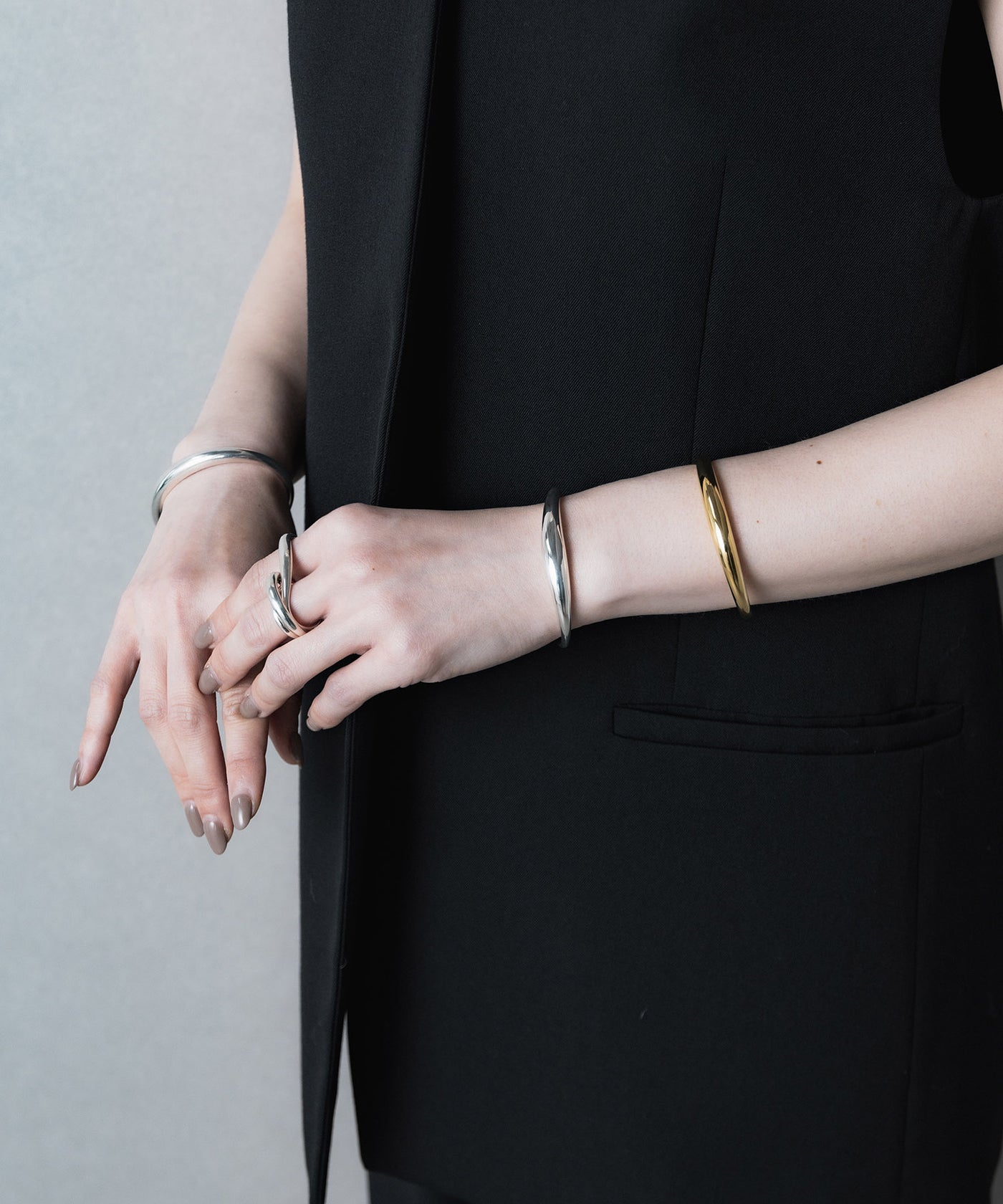 ISOLATION 】Bold Curve Bangle /ISB-0302G(GOLD) – ISOLATION JEWELRY