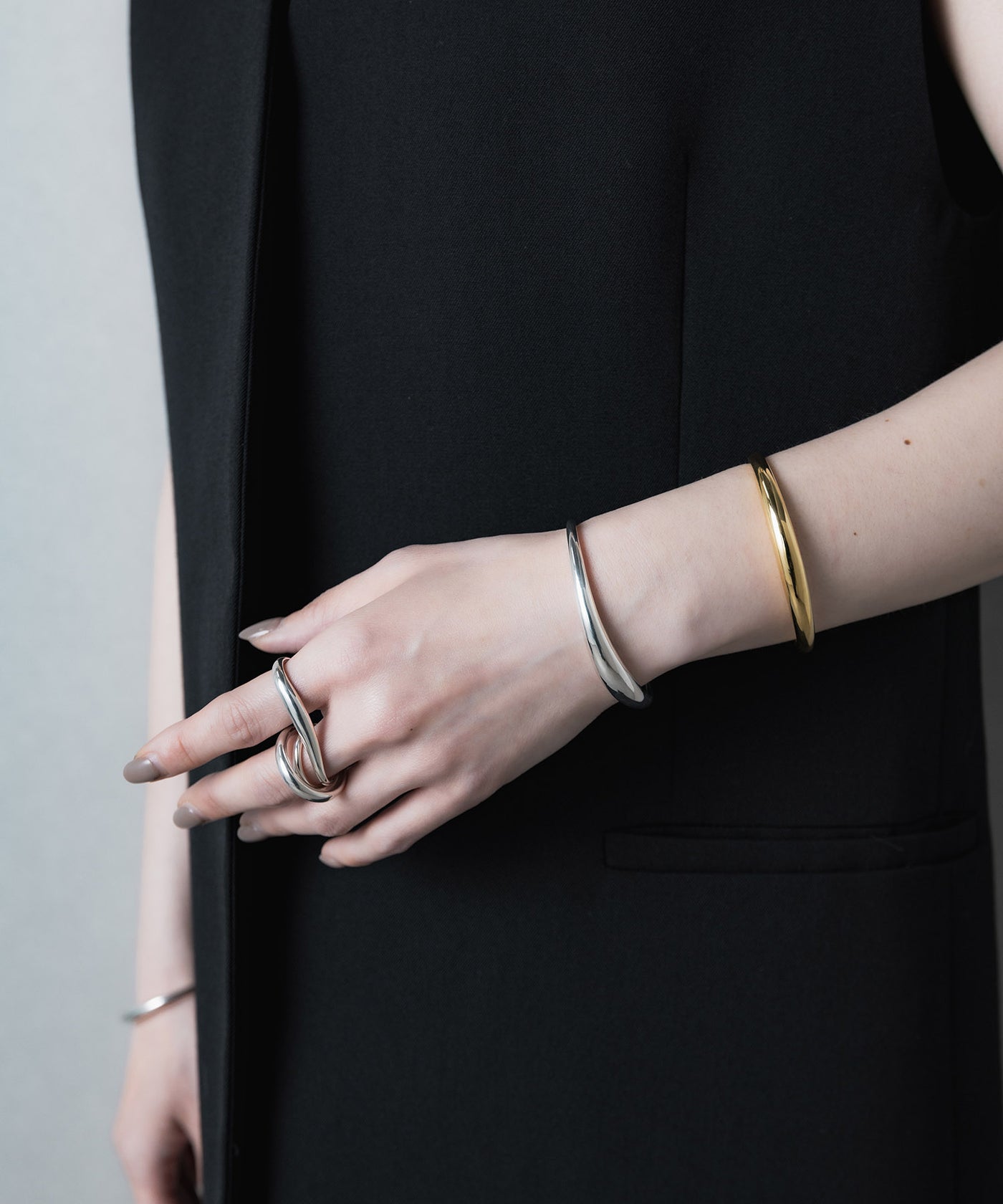 ISOLATION 】Bold Curve Bangle /ISB-0302G(GOLD) – ISOLATION JEWELRY