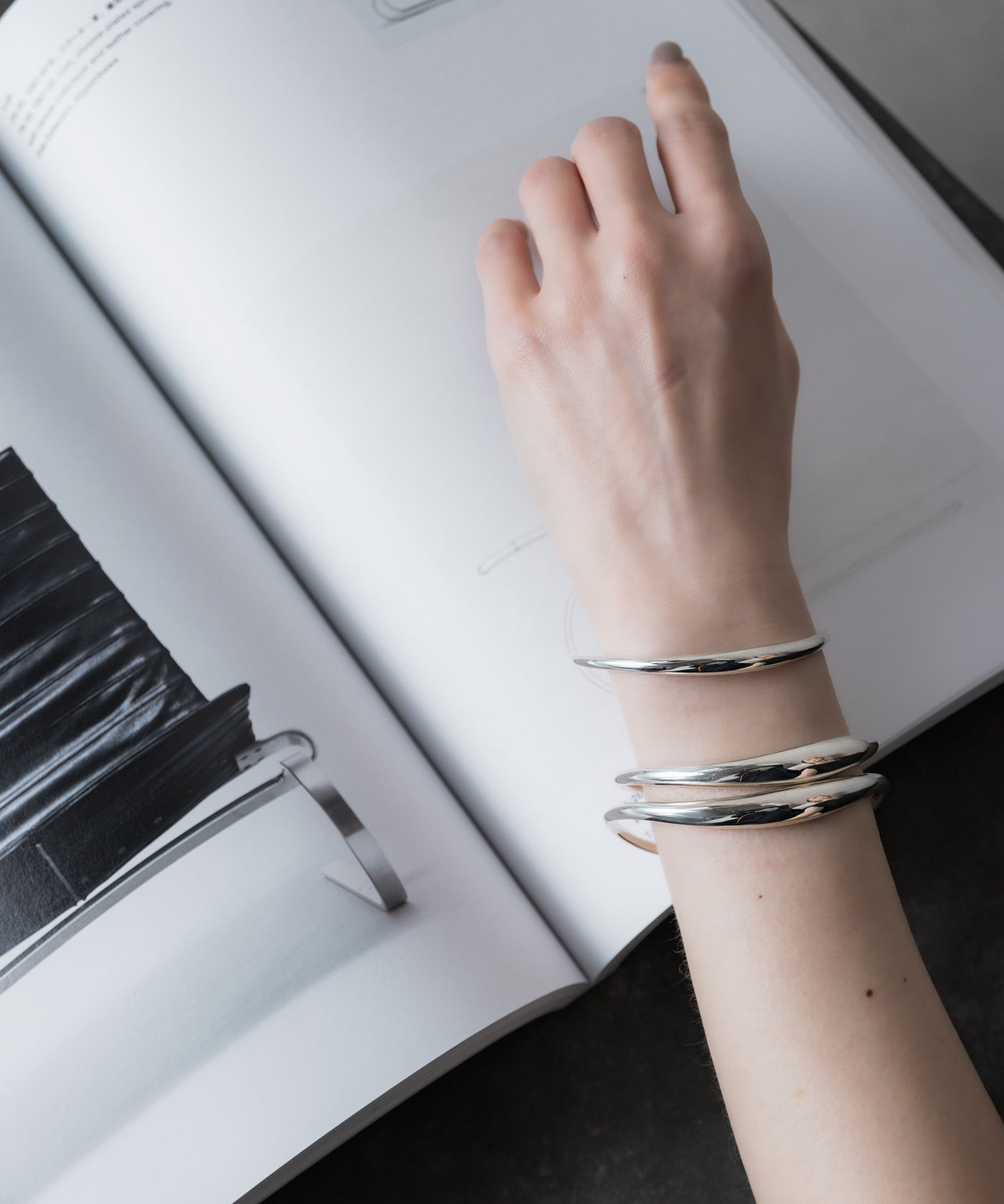 ISOLATION 】Bold Curve Bangle /ISB-0302(SILVER) – ISOLATION JEWELRY