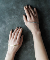 【ISOLATION / アイソレーション】Curve Palm Bangle / ISB-0301G